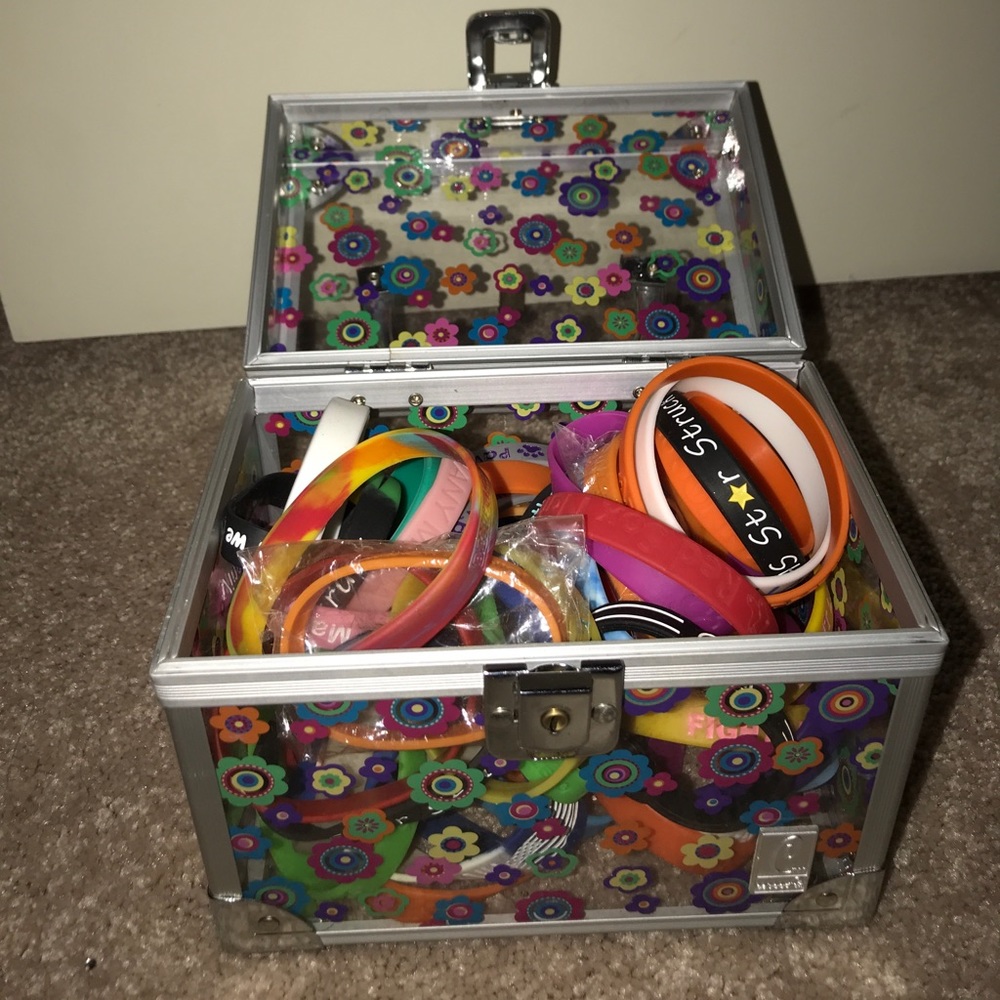 Bracelets - Picture 2 of 3